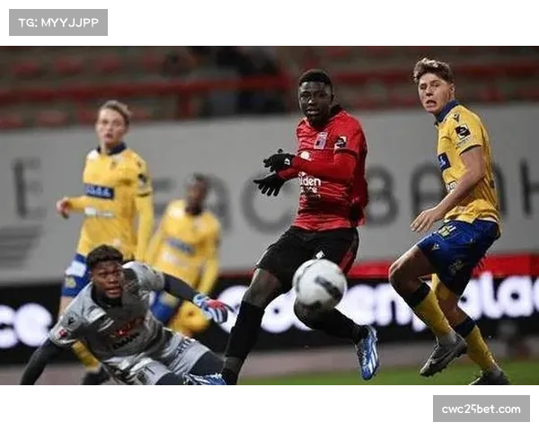 帕纳辛纳主场控球率达58% 边路传中为主要进攻手段